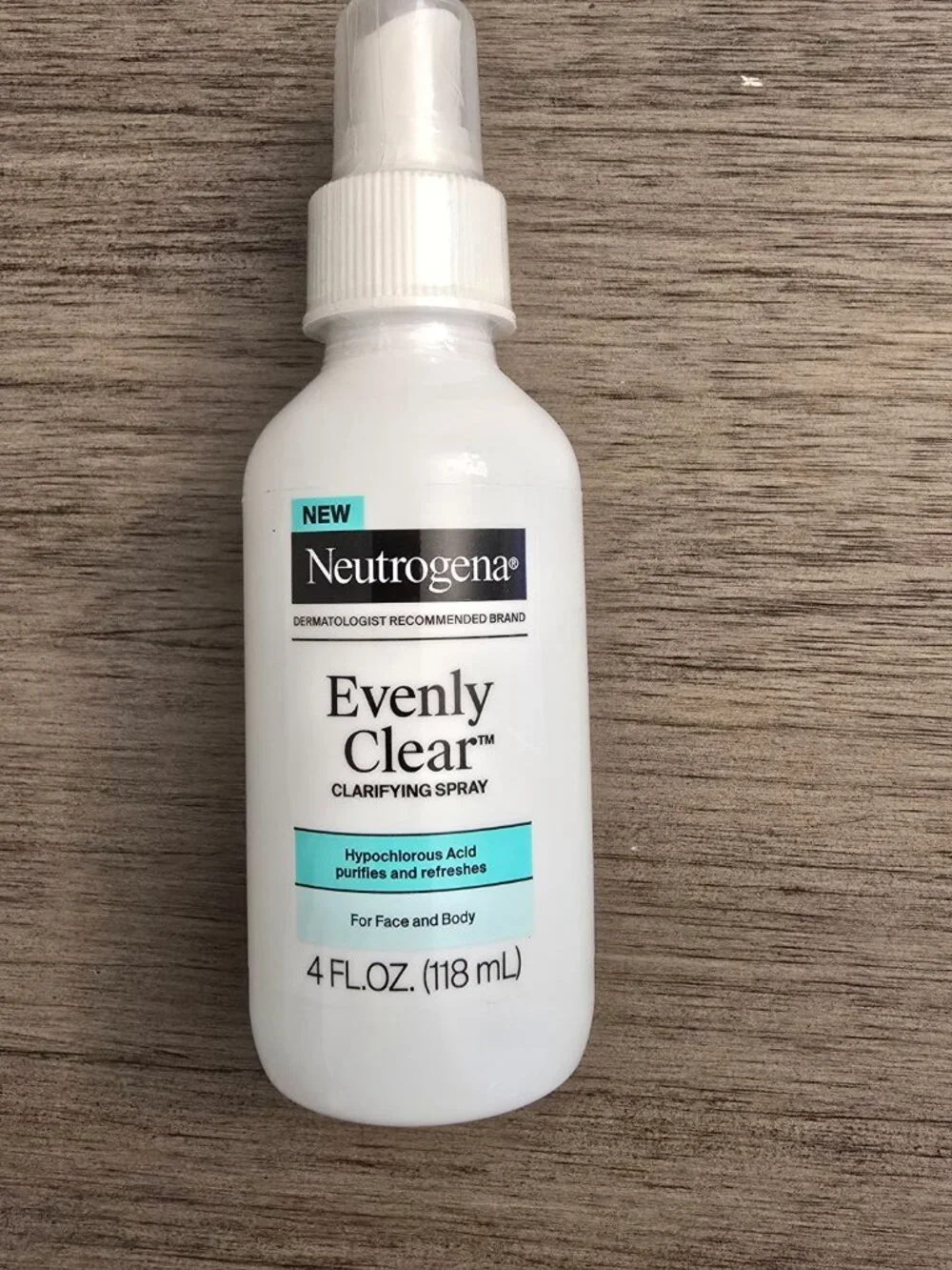 Neutrogena Evenly Clear Clarifying Spray with Hypochlorous Acid
